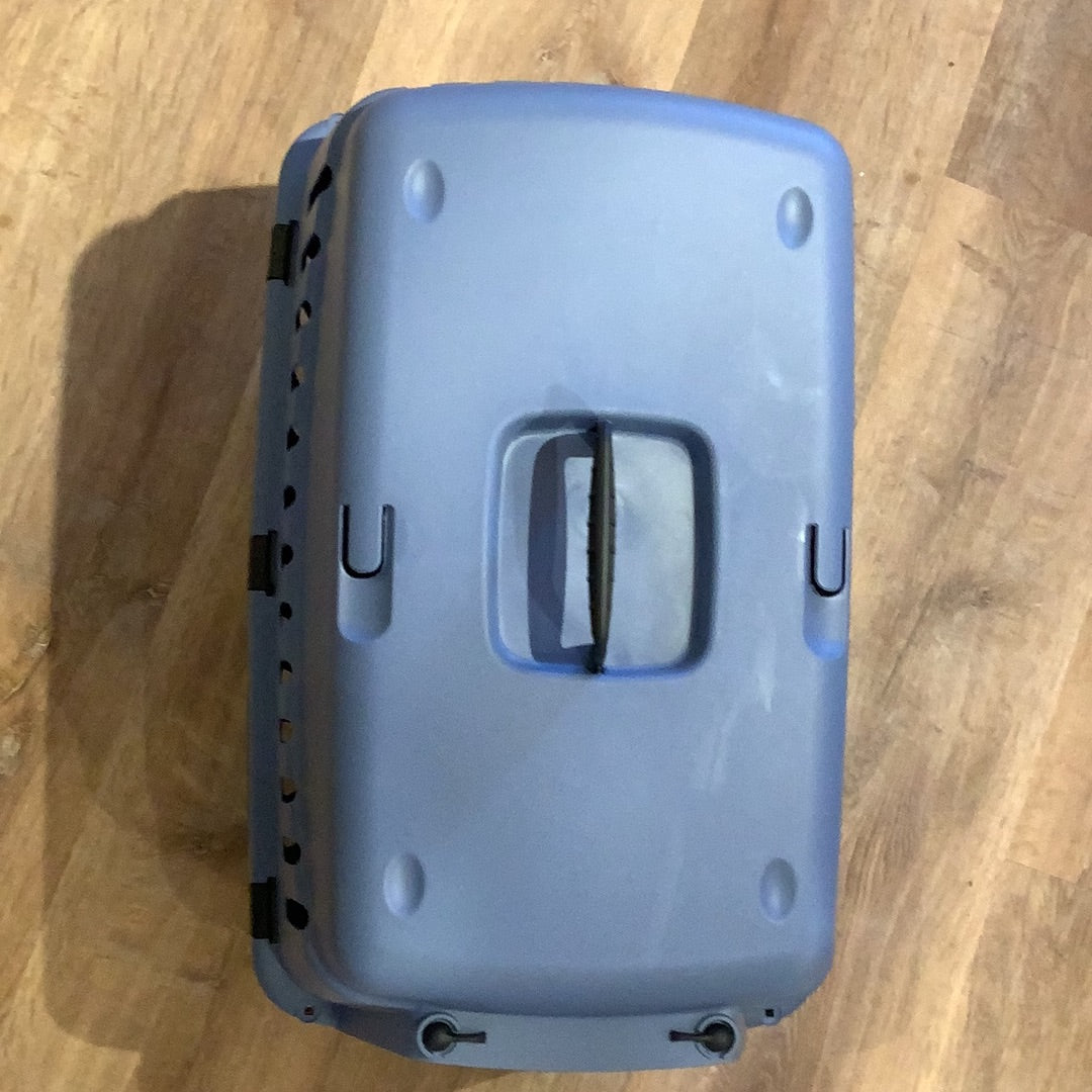 Carrier with metal gate